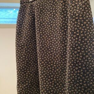 Chic Black and Cream “Harold’s”brand skirt